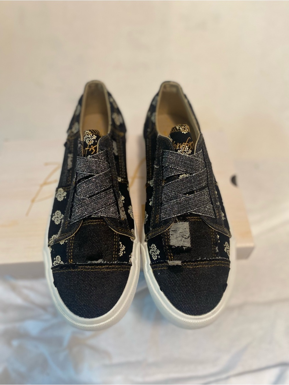 Blowfish Malibu Marley Black Denim Patterned Distressed Metallic Slip-Ons 7.5 - Picture 5 of 10